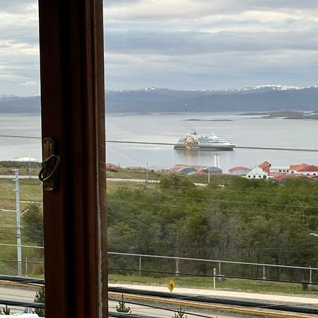 Mirando Al Canal Ushuaia Luaran gambar