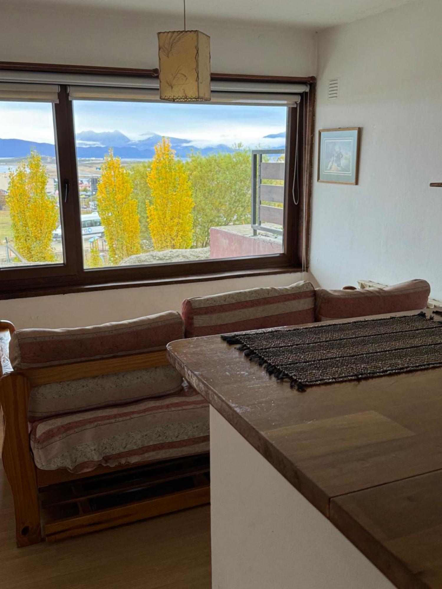 Mirando Al Canal Ushuaia Luaran gambar