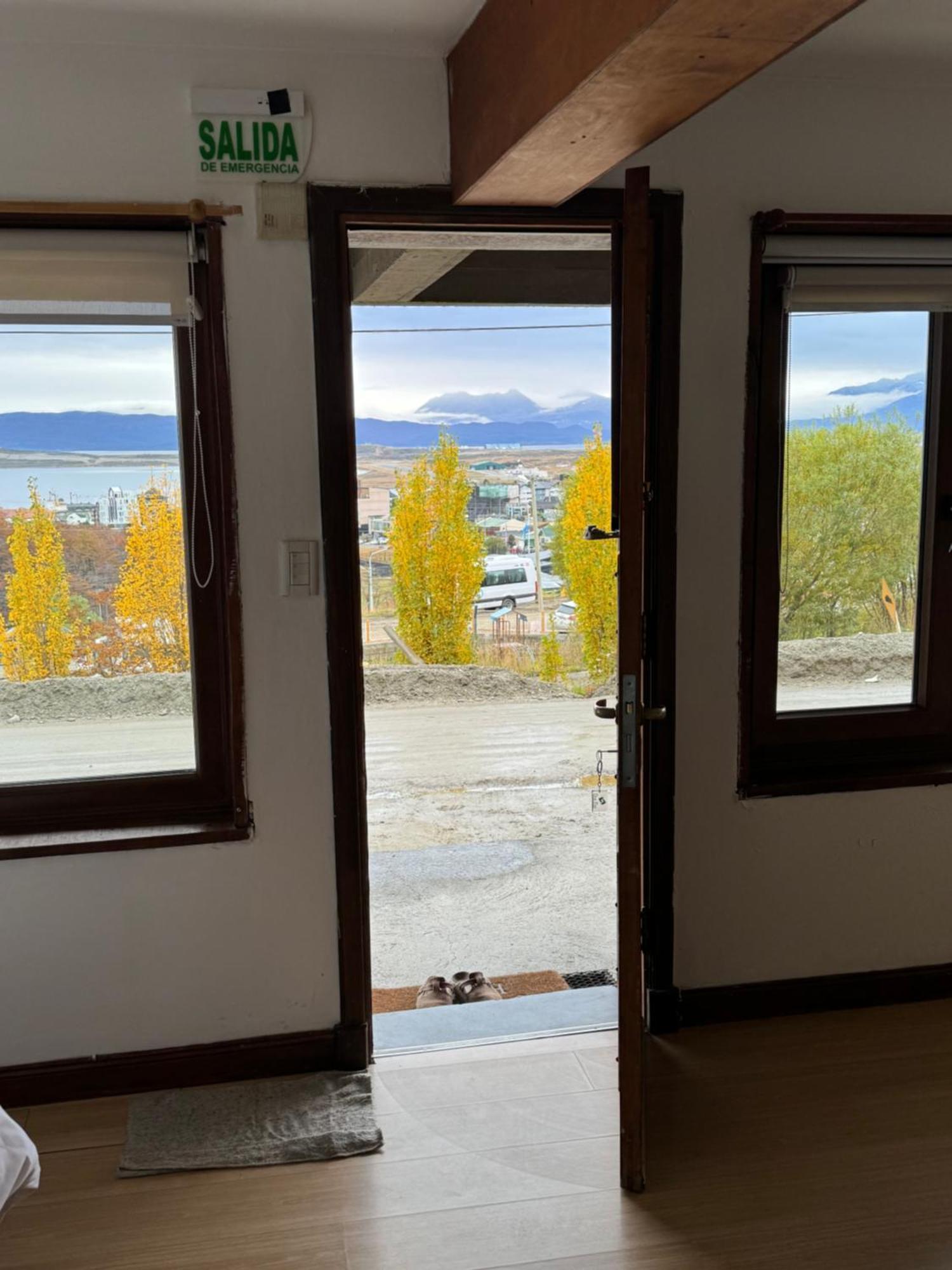 Mirando Al Canal Ushuaia Luaran gambar