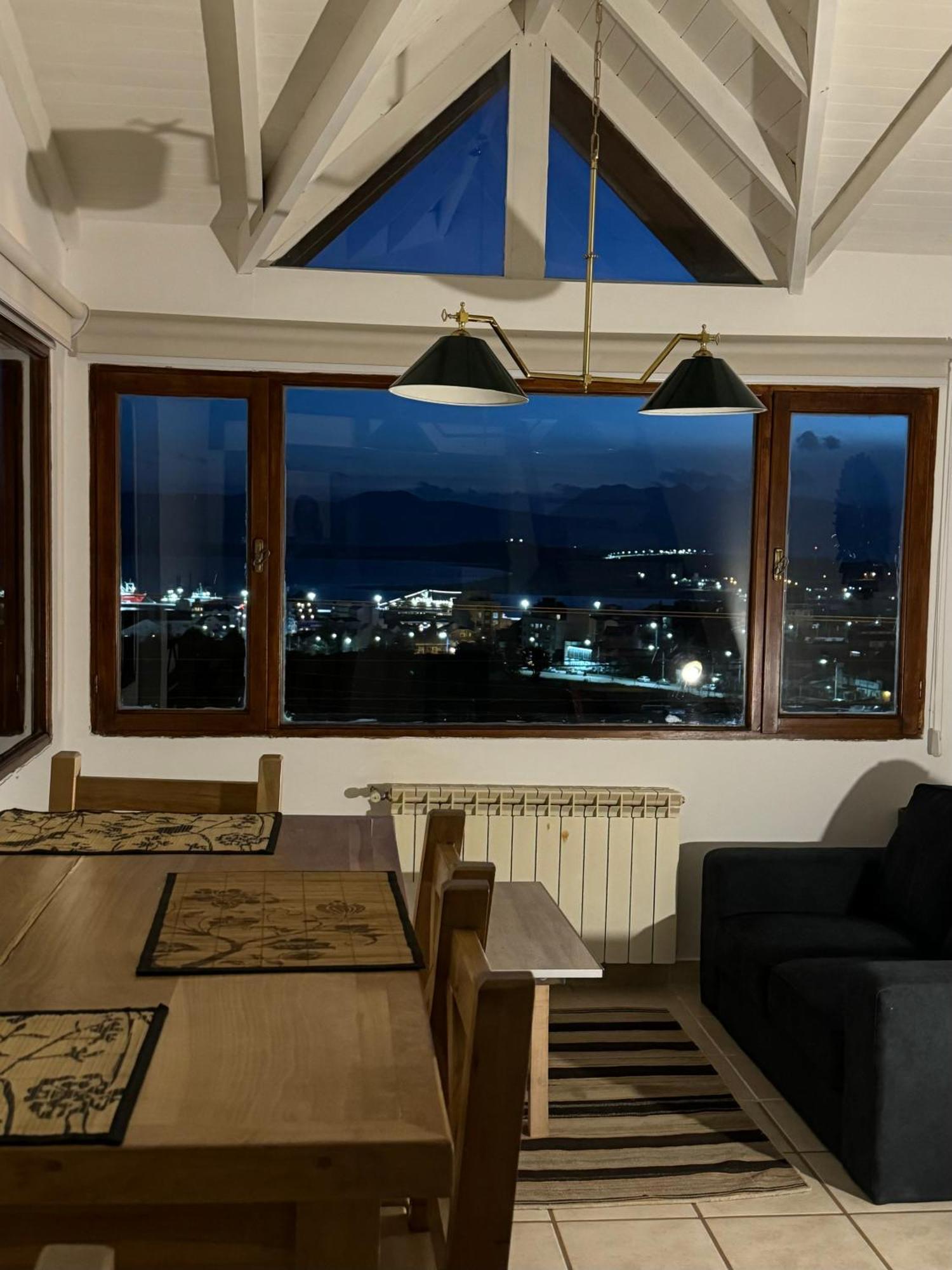 Mirando Al Canal Ushuaia Luaran gambar