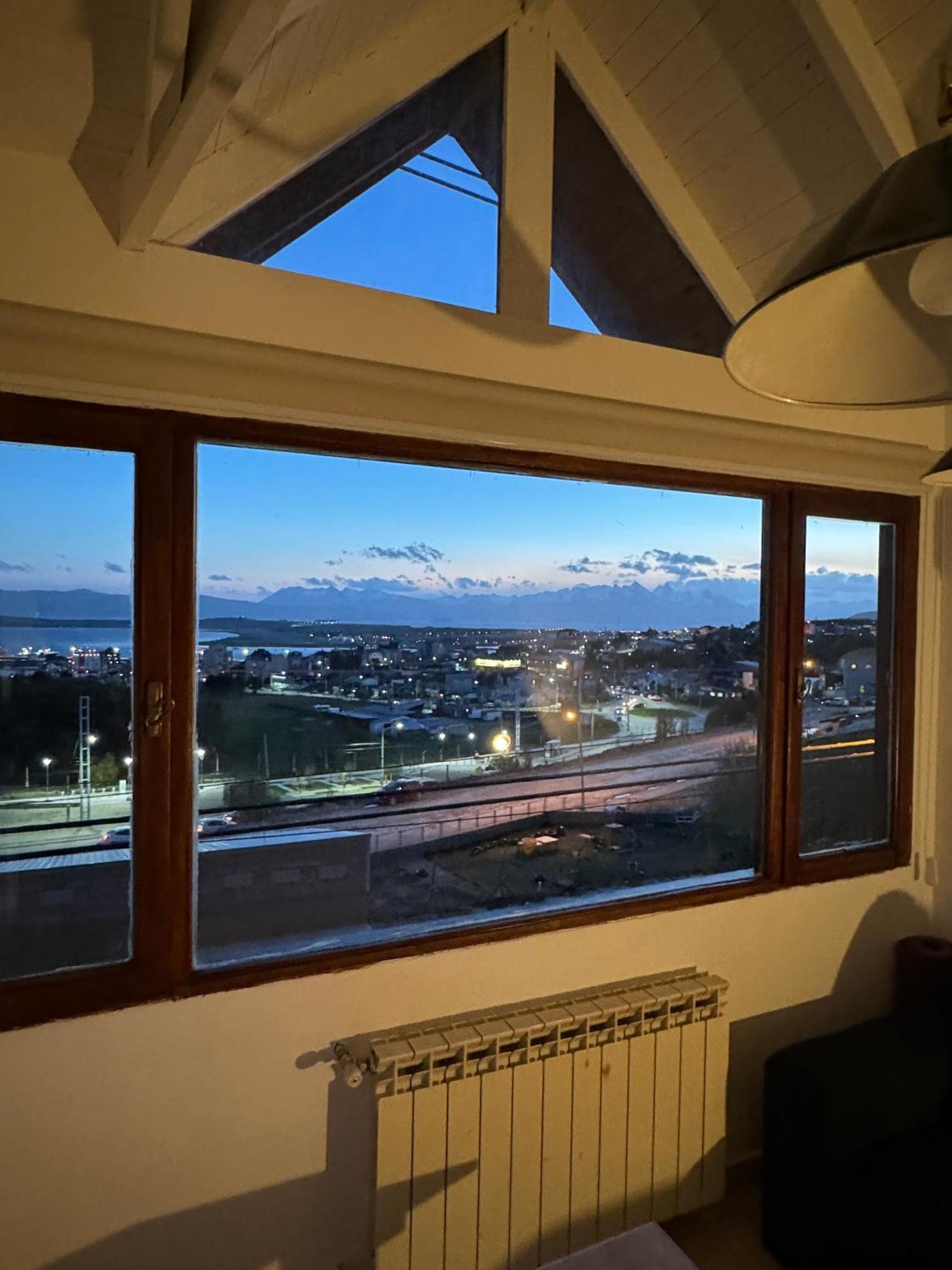 Mirando Al Canal Ushuaia Luaran gambar